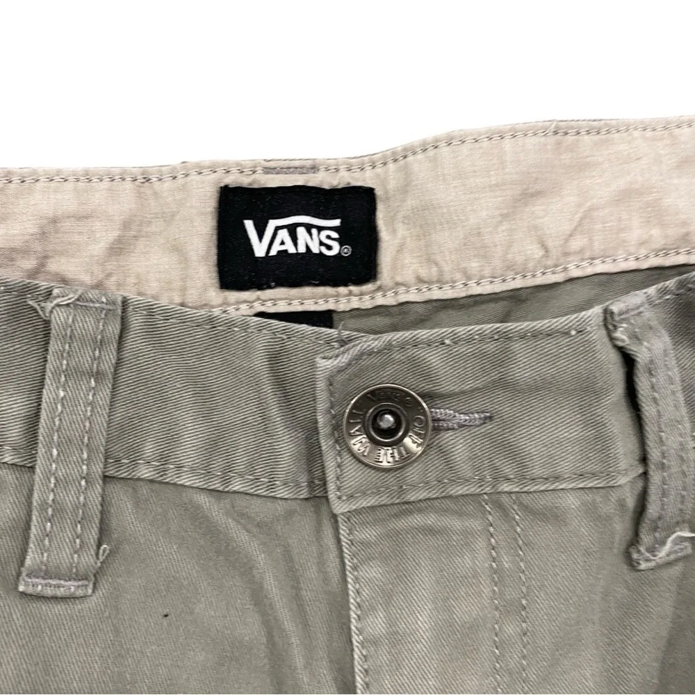 VANS men’s Gray Flat Front Shorts Casual Style skater short sz 28 unisex tomboy